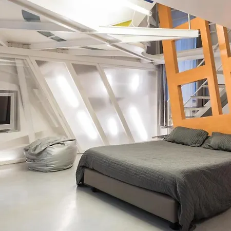 Plum Guide - The Spaceship Apartman Róma